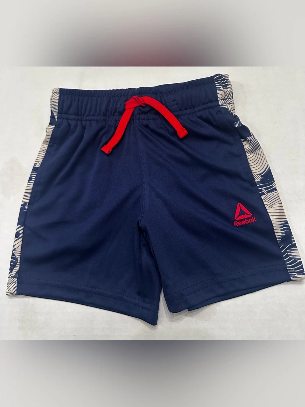Reebok Toddler Boys Size 2T Red Graphic T-Shirt and Navy Blue Shorts Set NWT's
